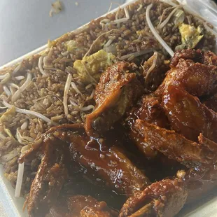 Fried rice &amp; chicken wings (garlic sauce)