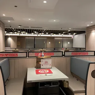 Dine in decor