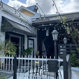 Outdoor Seating/Entrance