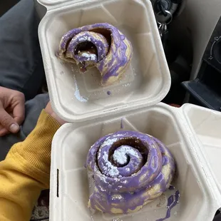 The majesty! Basic cinnamon roll with butter and royal icing :)