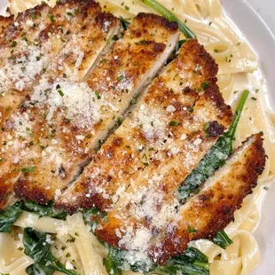 Pasta Forza - Sautéed breaded chicken breast served over a perfect mix of fresh spinach and our flavorful fettuccine Alfredo.