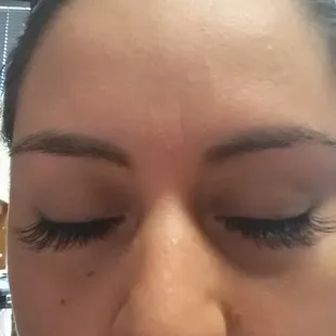 Full-set eyelash extensions by Oliya.