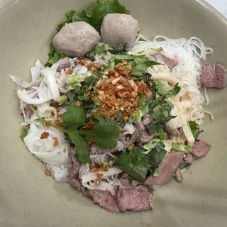 4. Rice Noodle Soup with Beef and Beef Balls