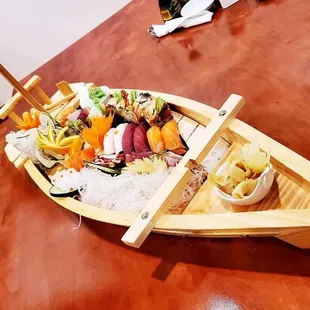 Sushi love boat