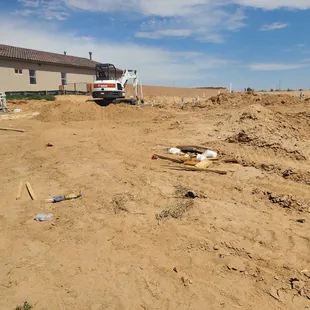 Every Hakes Brothers homes built in our neighborhood of Vista Entrada has trash and dirt everywhere!