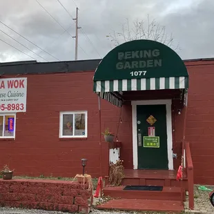 Hidden gem.  The cure for my Chinese food cravings!