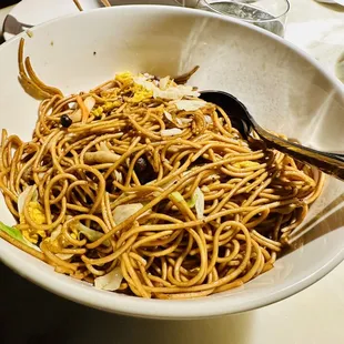 Hakka noodle with mushroom and Chinese chive &apos;v&apos;