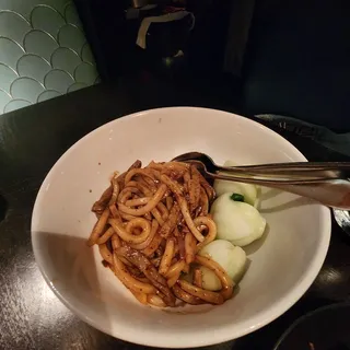 Udon noodles with duck in black pepper sauce