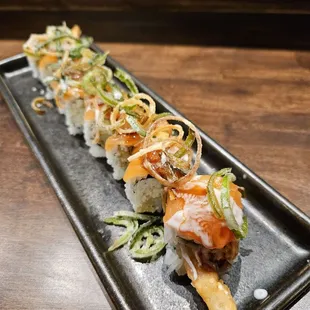 Salmon Dac Biet Roll