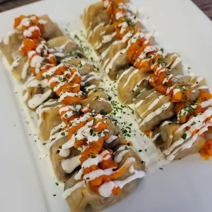 Mantoo (10)
Ground beef, onion, split-pea and tzatziki sauce.