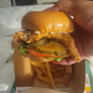 Crispy chicken sandwich with lettuce tomato pickles mayo &amp; ketchup. It was one of the best chicken sandwiches I've had.