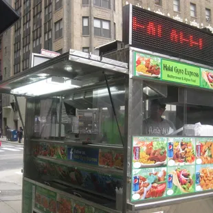 http://midtownlunch.com/philadelphia/2012/03/05/say-yes-to-white-sauce-and-street-fish/#more-6212