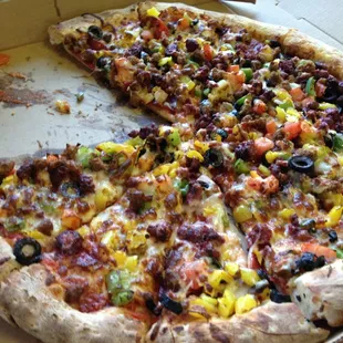 Super deluxe pizza, super yum!