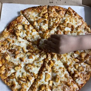 Large tandoori chicken pizza