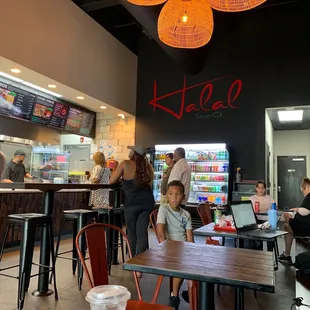 Lunchtime at this cute eatery, pleasant staff and good lunch portion.