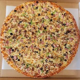 Meditrainin Pizza with Halal Ham,Halal ground beef, Halal chicken and more!