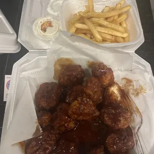 Boneless wings &amp; fries