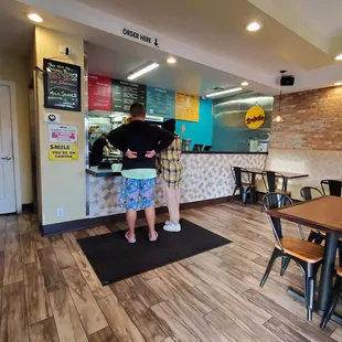 Order/pick up counter