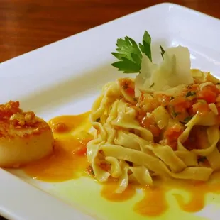 Pan Seared U-10 Scallop with House Made Fettucini, Hau'ula Tomato, and Fennel Cream