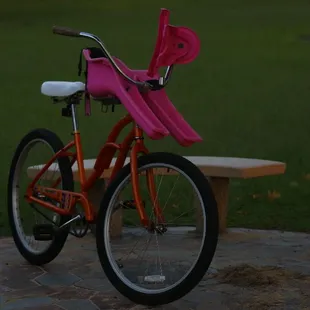 Ibert kids seat and we also have the trailer for kids!