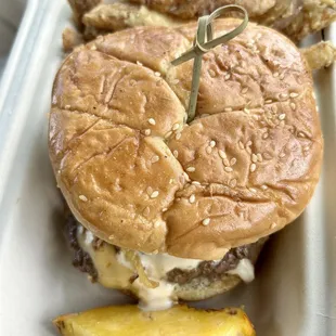 Classics island burger with cheese