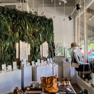 V Boutique - Womens apparel and fashion