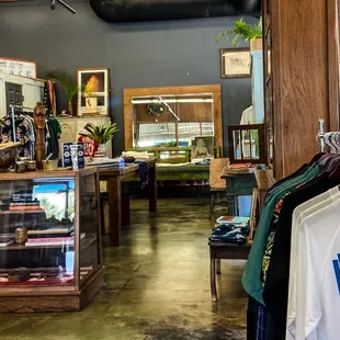 Number 808 Boutique - Haleiwa Town Center