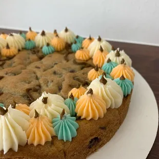  chocolate chip cookie with frosting