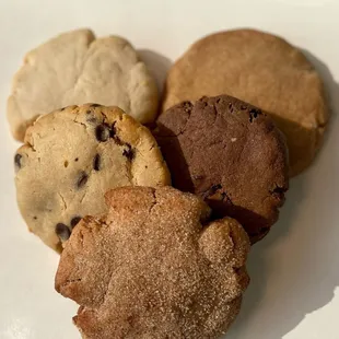 Our gluten free/keto line up!
Snickerdoodle
Chocolate chip
Sugar cookie
Chocolate 
Peanut Butter