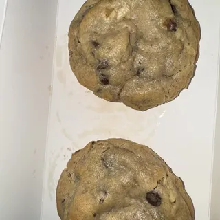 Chocolate Chip with Walnuts Cookie
