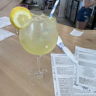 Limoncello spritz