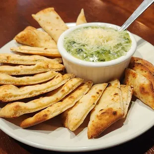 Naan bites &amp; pesto dip.