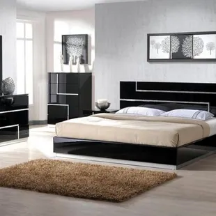 5 Pc. Queen Madrid Bedroom Set in White Lacquer
