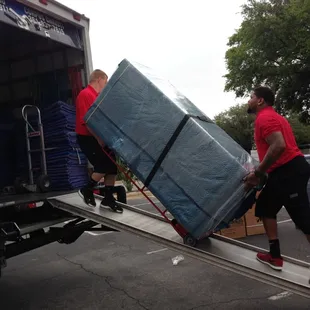 All appliances and furniture are padded with professional moving blankets to prevent damages to your belongings.