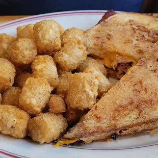 Turkey parmesan sandeich with tots