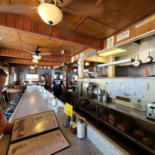 diners waiting for customers
