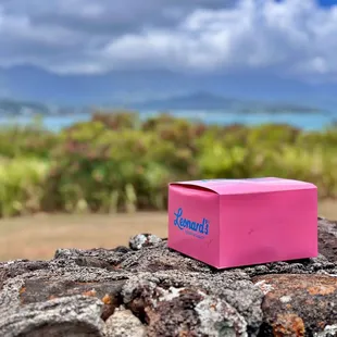 Sample hot and fresh Leonardʻs malasadʻs during Your Private Oahu Food Tours.