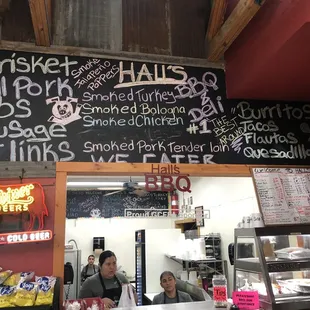 Great BBQ inside this liquor store !!!