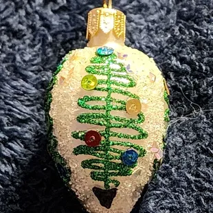 Here is an egg with holiday spirit.