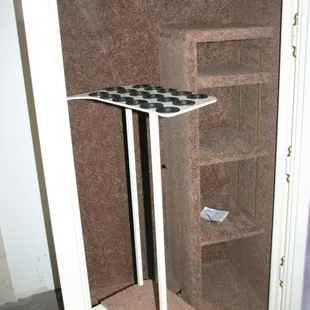 Tan Int. With white Gun Swinger