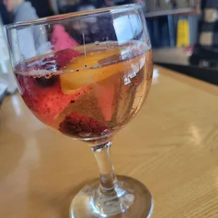 Peach sangria
