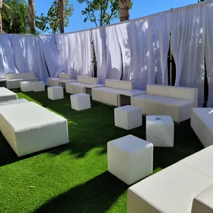 Large social area. Very tropical