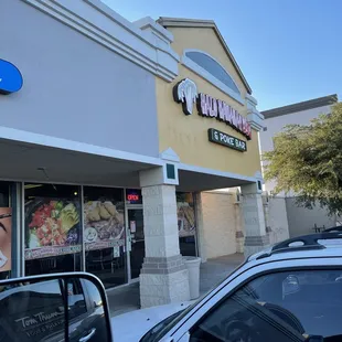 the outside of the restaurant