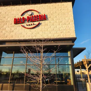 the outside of the restaurant
