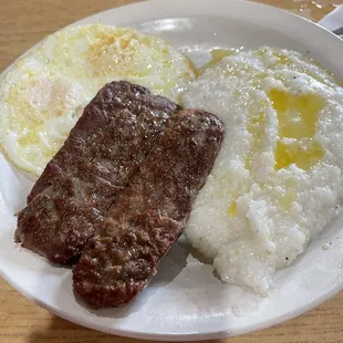 Eggs, grits and gyro meat