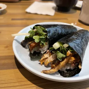 salmon skin handroll