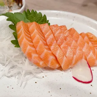 6pc Salmon Sashimi! I didn't realise until this photo, but there's 7pcs???