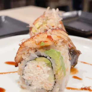 Dragon Roll (one piece eaten already ;D), rice/fish ratio is really good