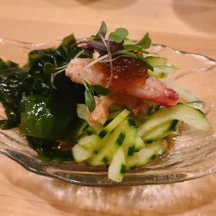 Snow crab on seaweed and cucumber