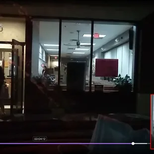 No Mask! Captured from video. Blew up women in photo not wearing a mask that was asked to give me my meal to you can better see.